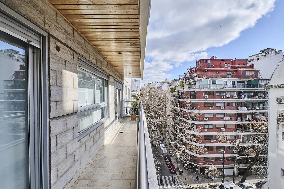 High-Floor Apartment for Sale in Recoleta — Juncal 2800 — authorized listing photo 3