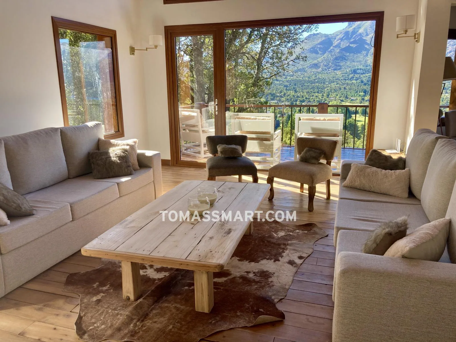 Patagonian House for Sale in Arelauquen — Lake and Mountain Views — authorized listing photo 4
