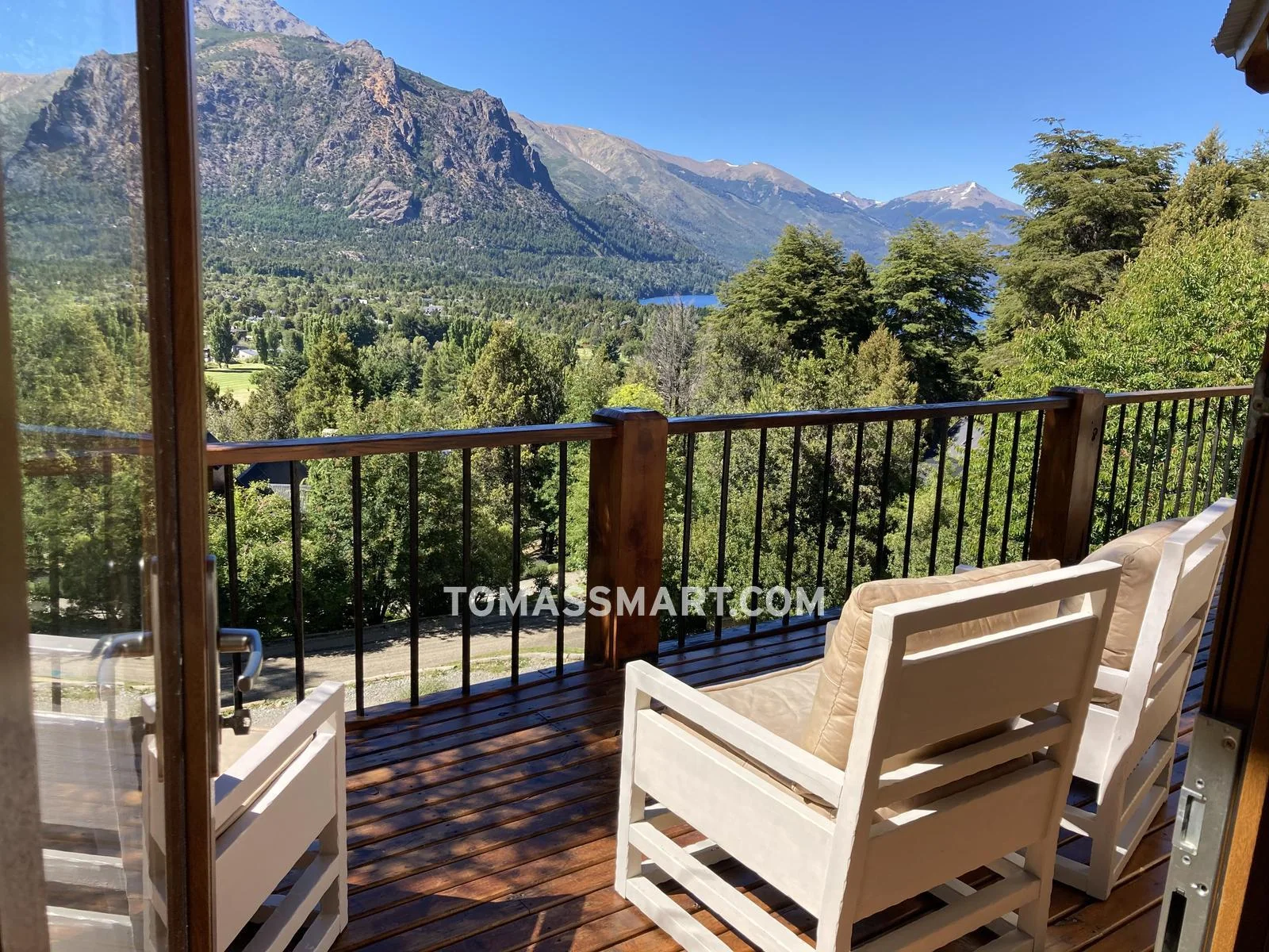 Patagonian House for Sale in Arelauquen — Lake and Mountain Views — authorized listing photo 5
