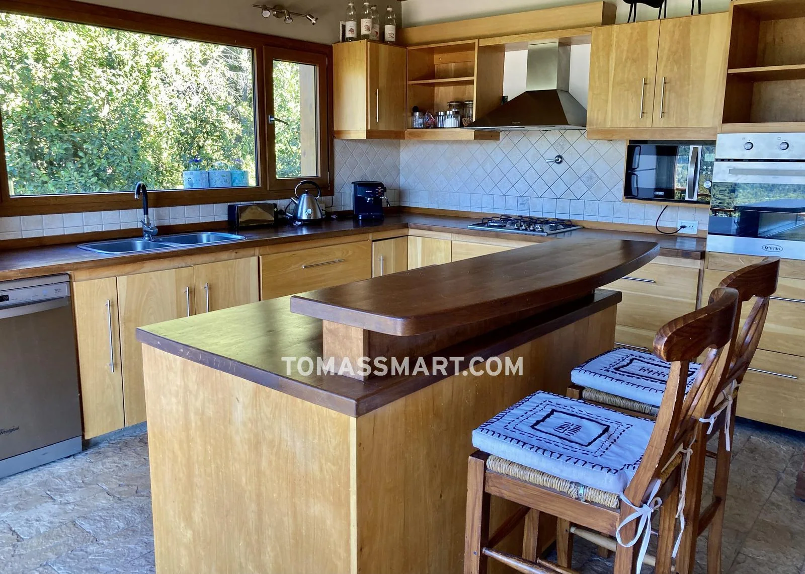 Patagonian House for Sale in Arelauquen — Lake and Mountain Views — authorized listing photo 7